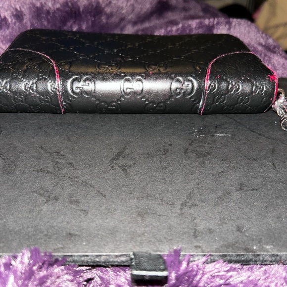 GUCCI GG GUCCISSIMA LEATHER
LONG ZIPPERED, MONOGRAM BLACK & PINK WALLET. - Picture 4 of 15